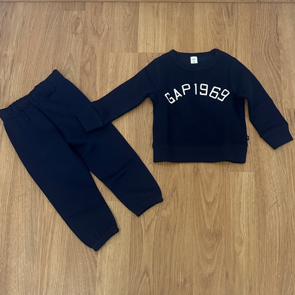GAP toddler boys Navy Joggers and Sweatshirt fleece Set Size 3T